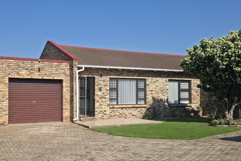 2 Bedroom Property for Sale in C Place Eastern Cape
